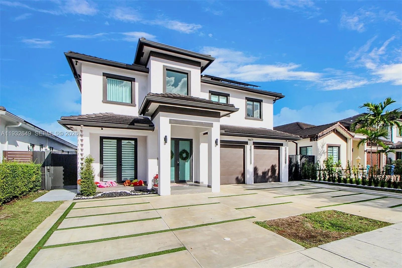 5 bedroom 4 bath for sale at 14671 SW 20th St, Miami FL 33175