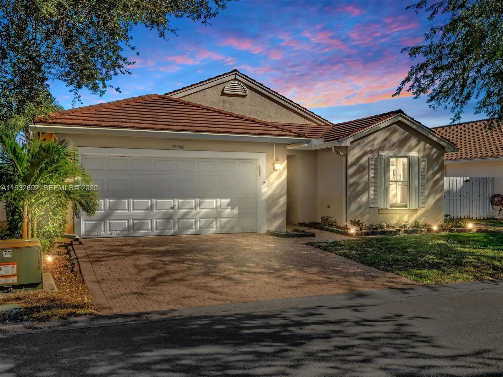 3 bedroom 2 bath for sale at 4966 SW 33rd Ter, Hollywood FL 33312