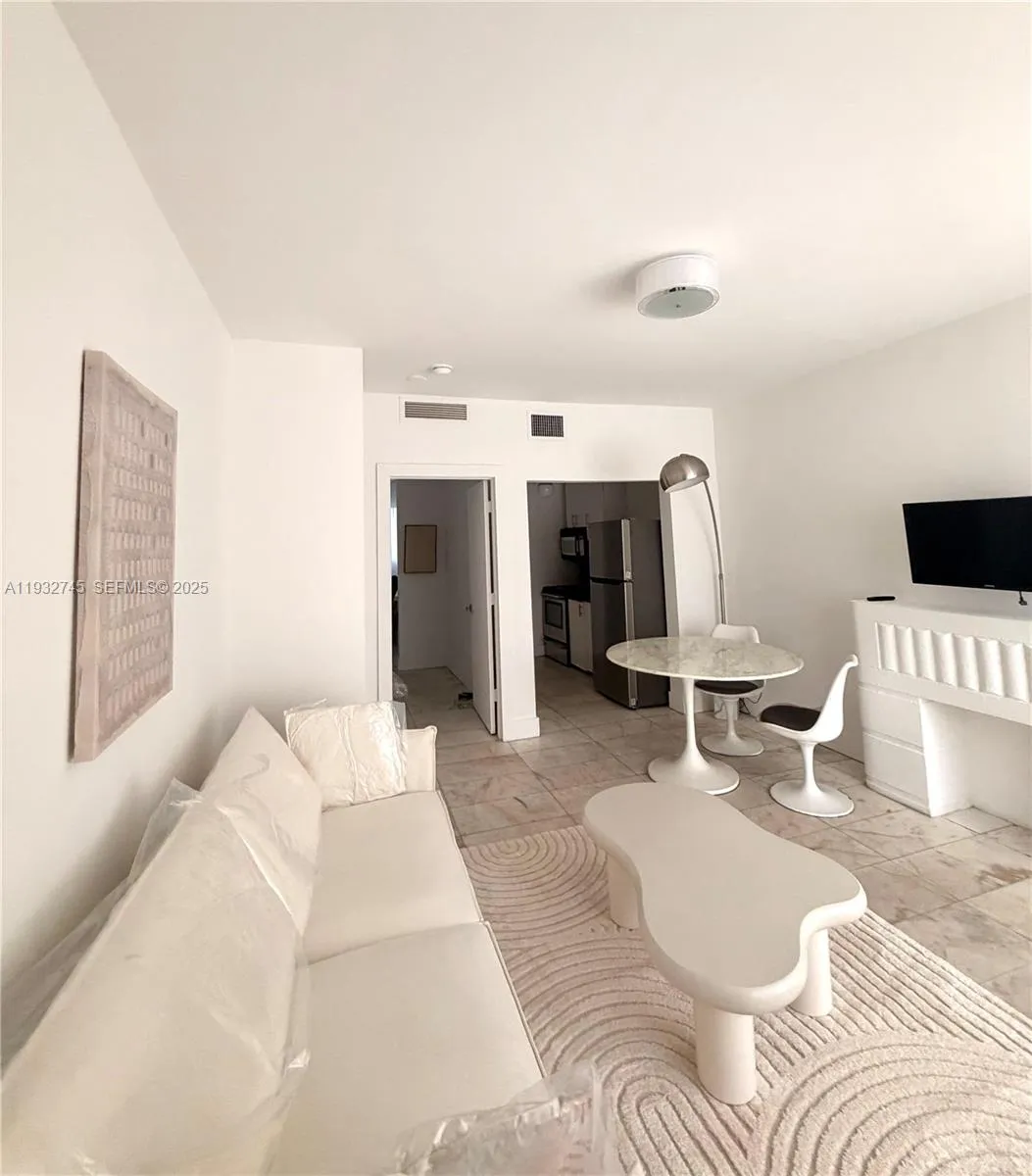 801 8th St # 104, Miami Beach FL 33139