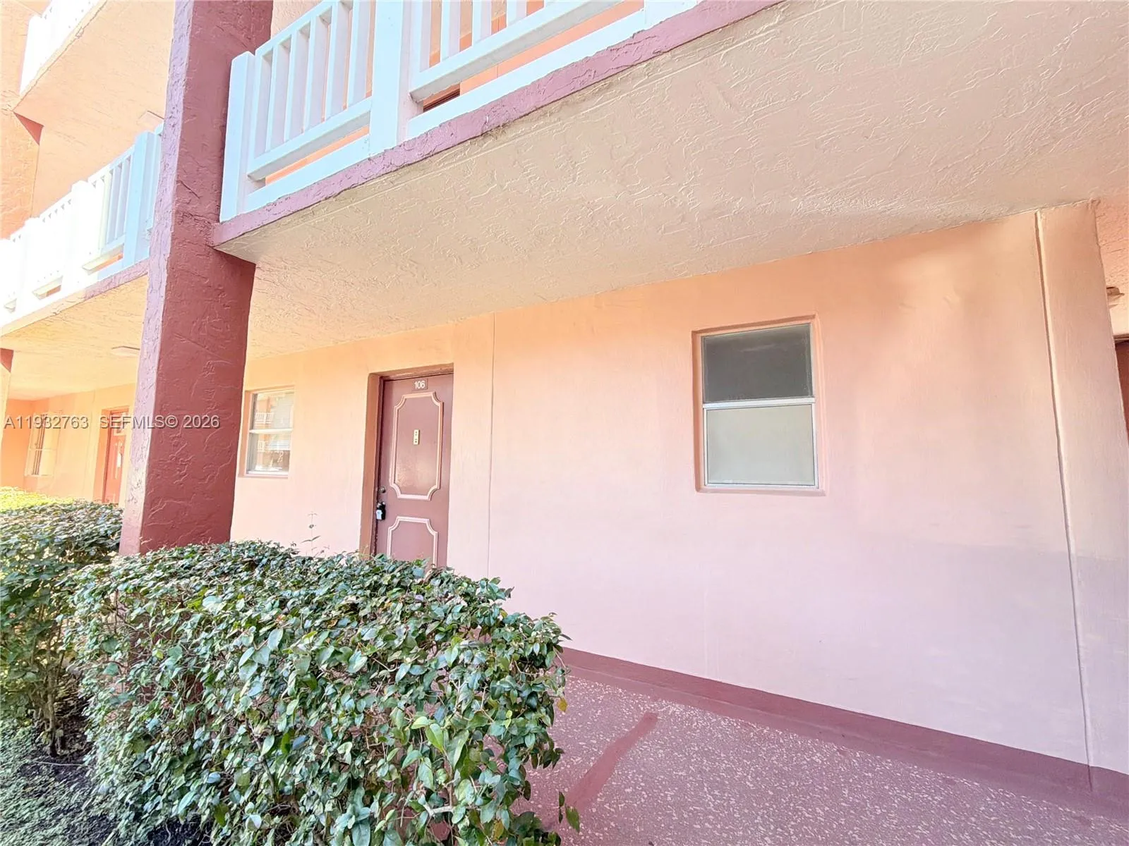 1 bedroom 1 bath for sale at 9601 Sunrise Lakes Blvd # 106, Sunrise FL 33322