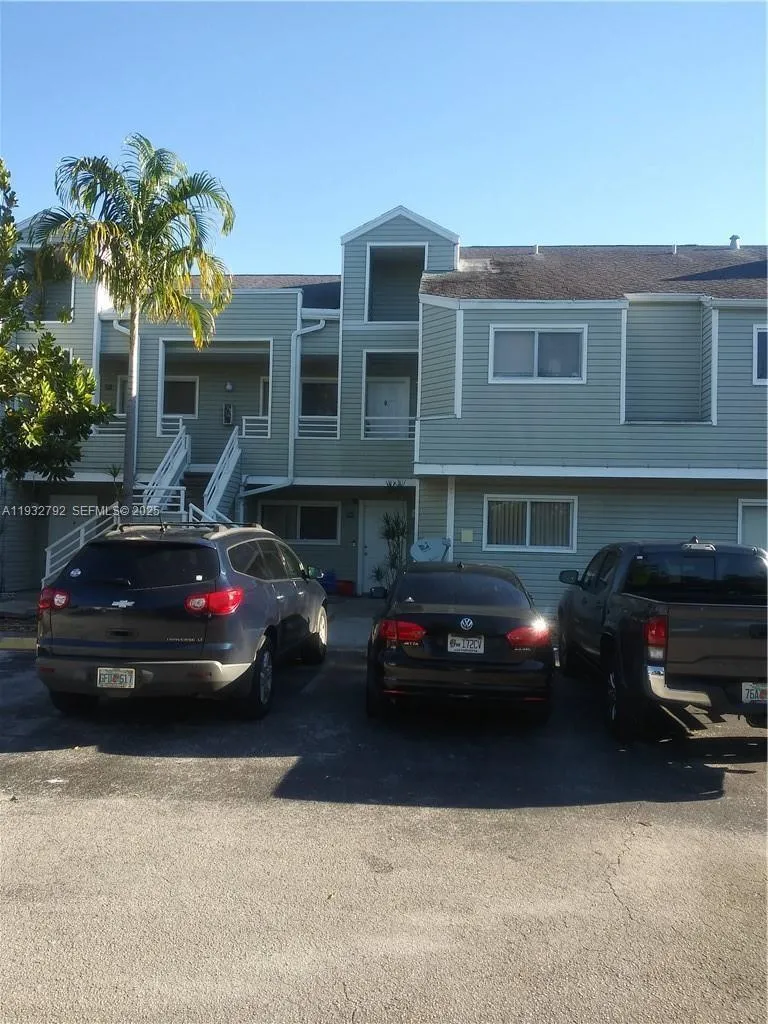 2 bedroom 2 bath for sale at 3437 NW 44th St # 104, Oakland Park FL 33309