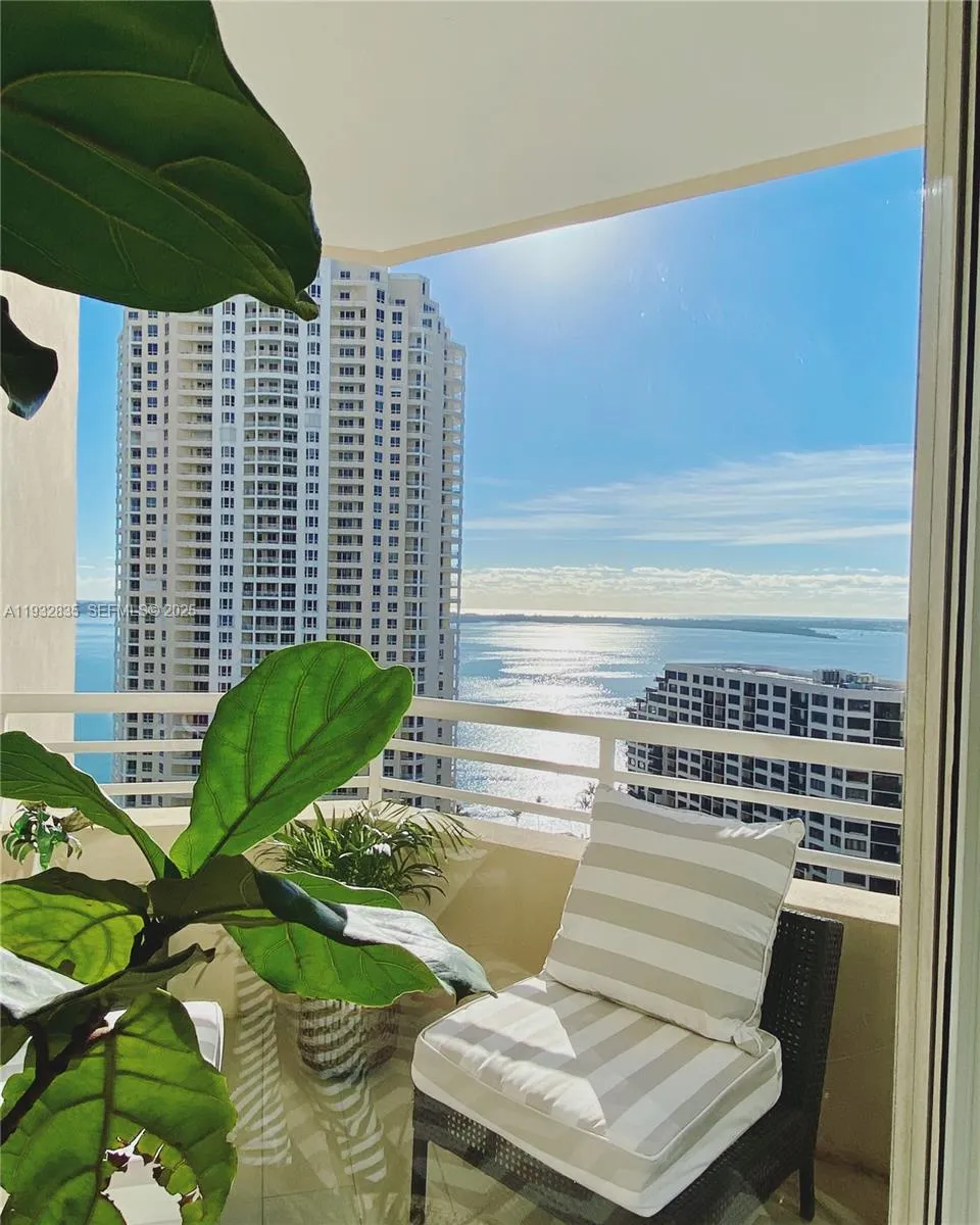 2 bedroom 2 bath for sale at 888 Brickell Key Dr, Miami FL 33131