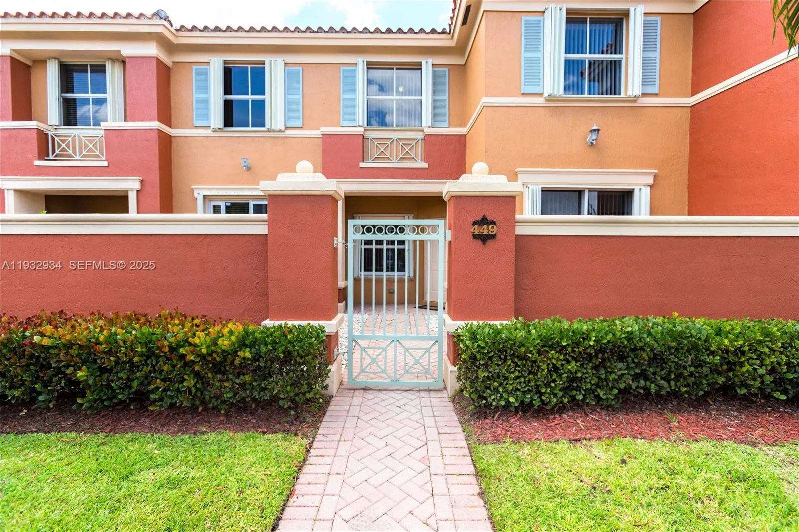 3 bedroom 2 bath for sale at 6202 NW 116th Ave # 449, Doral FL 33178