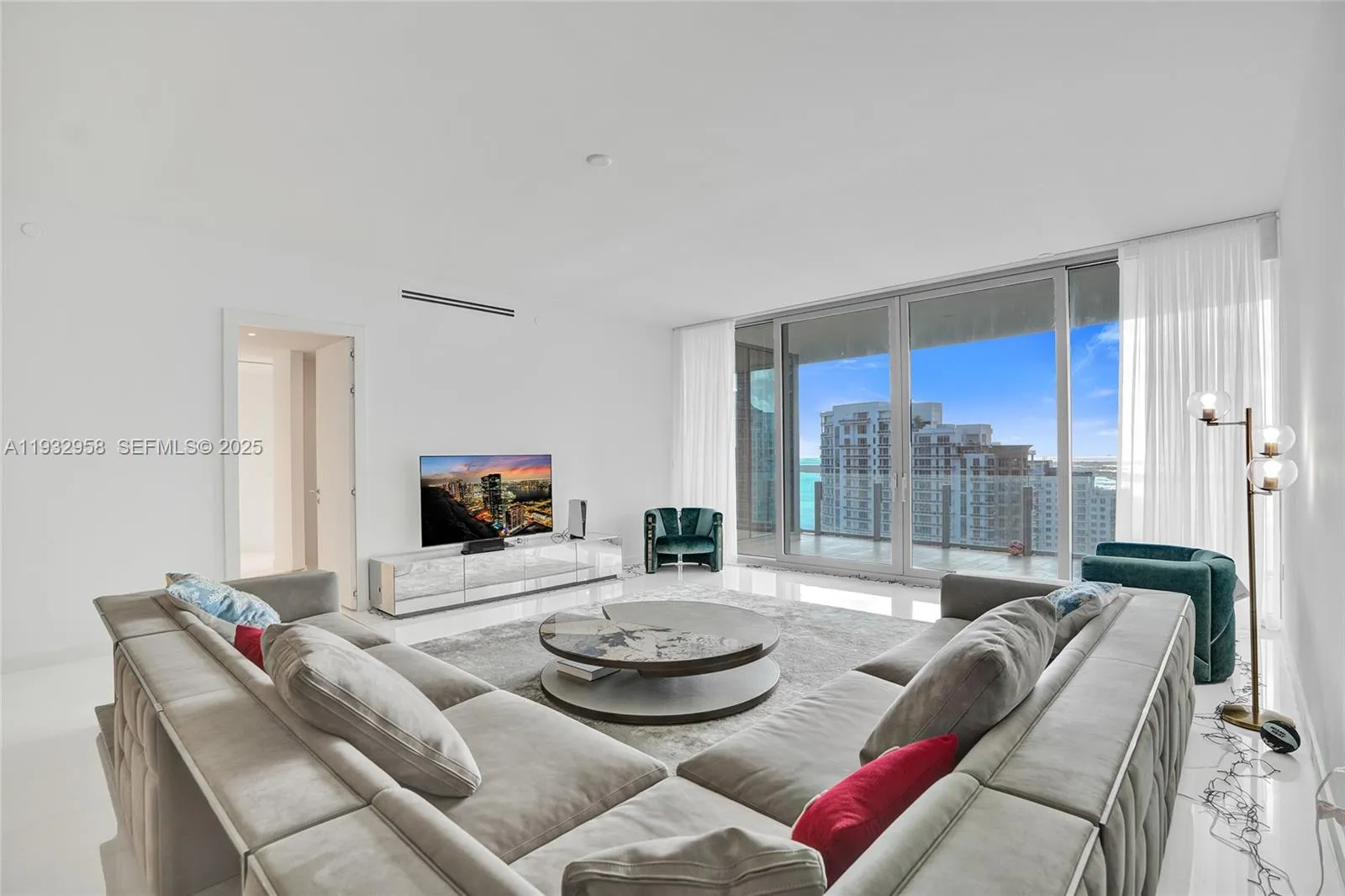 300 Biscayne Boulevard Way # 3304C, Miami FL 33131