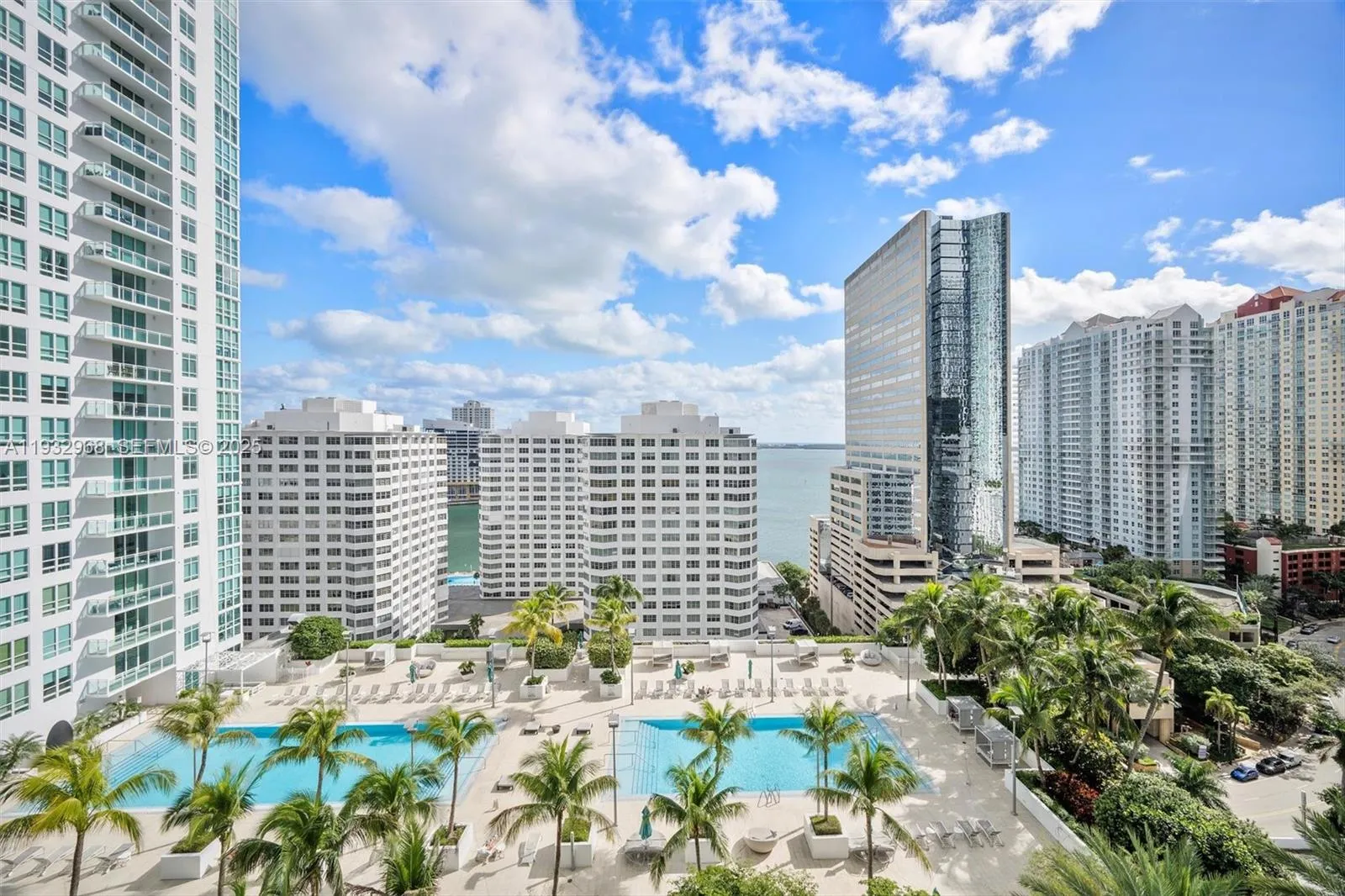 2 bedroom 2 bath for sale at 951 Brickell Ave # 1806, Miami FL 33131