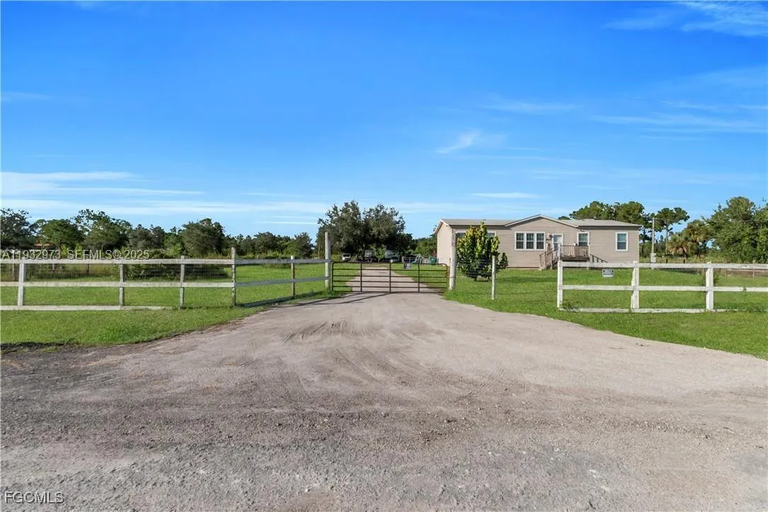 7824 8TH PL, La Belle FL 33935