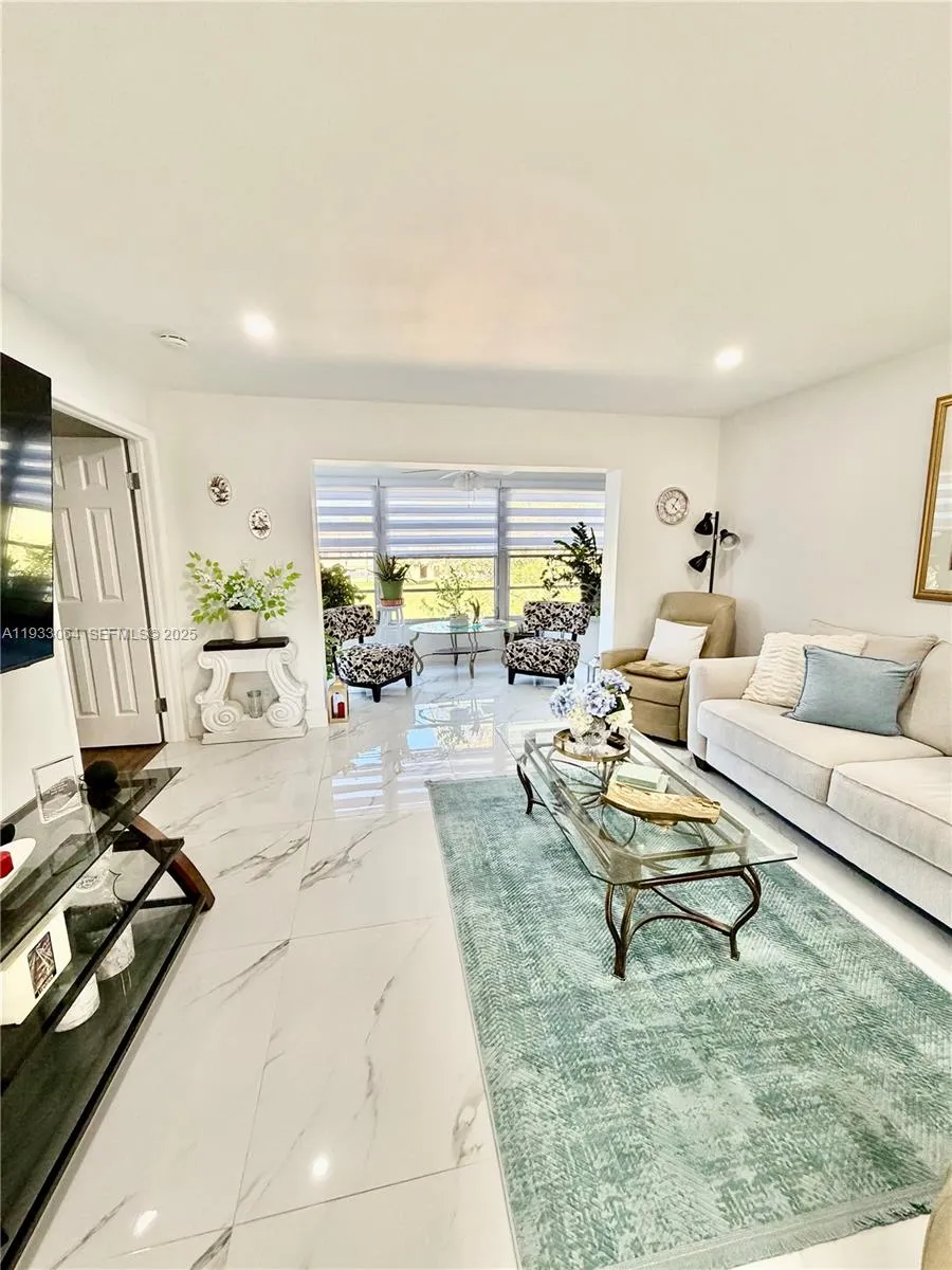 2 bedroom 2 bath for sale at 9330 Sunrise lakes # 304, Sunrise FL 33322