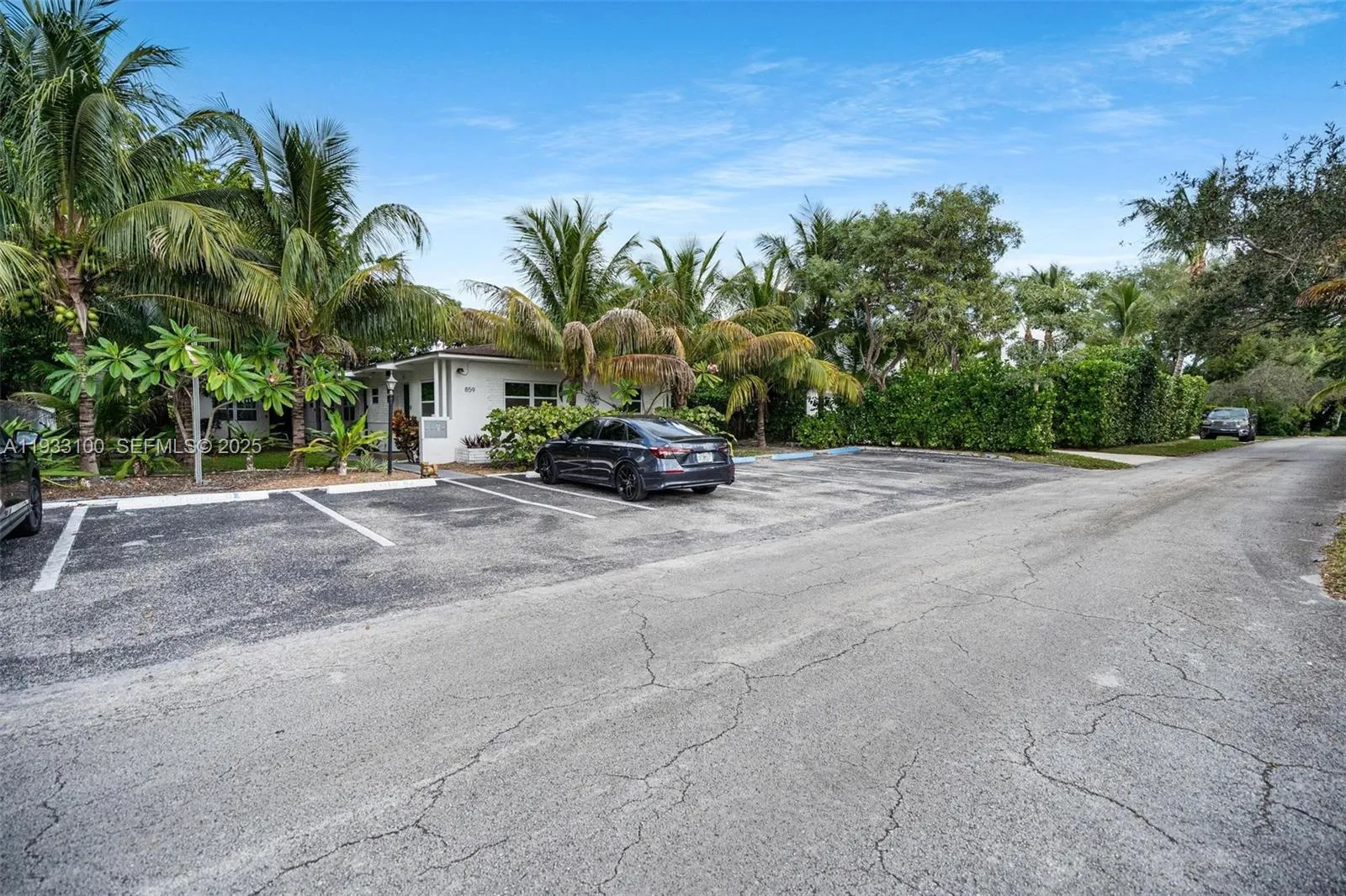 859 NE 90th St, Miami FL 33138