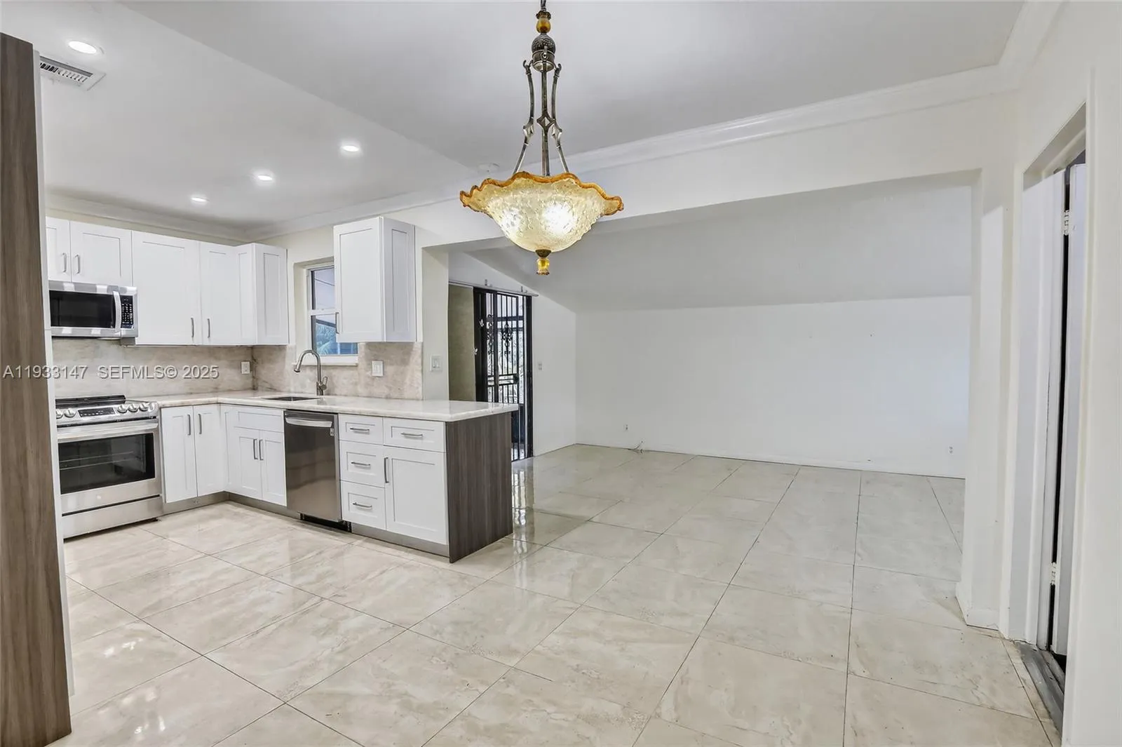 2500 NE 209th Ter, Miami FL 33180