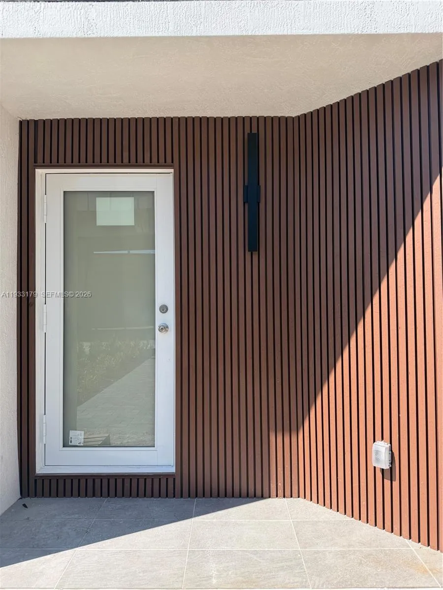 1629 NW 40th St, Miami FL 33142