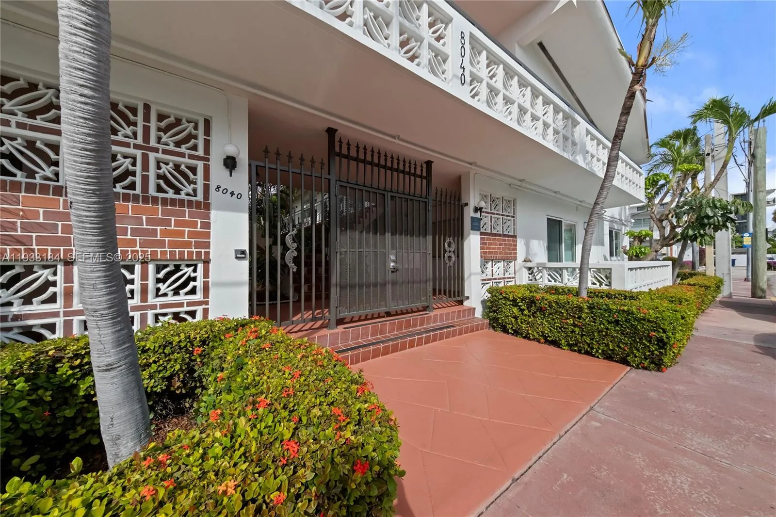 8040 Tatum Waterway Dr # 11, Miami Beach FL 33141