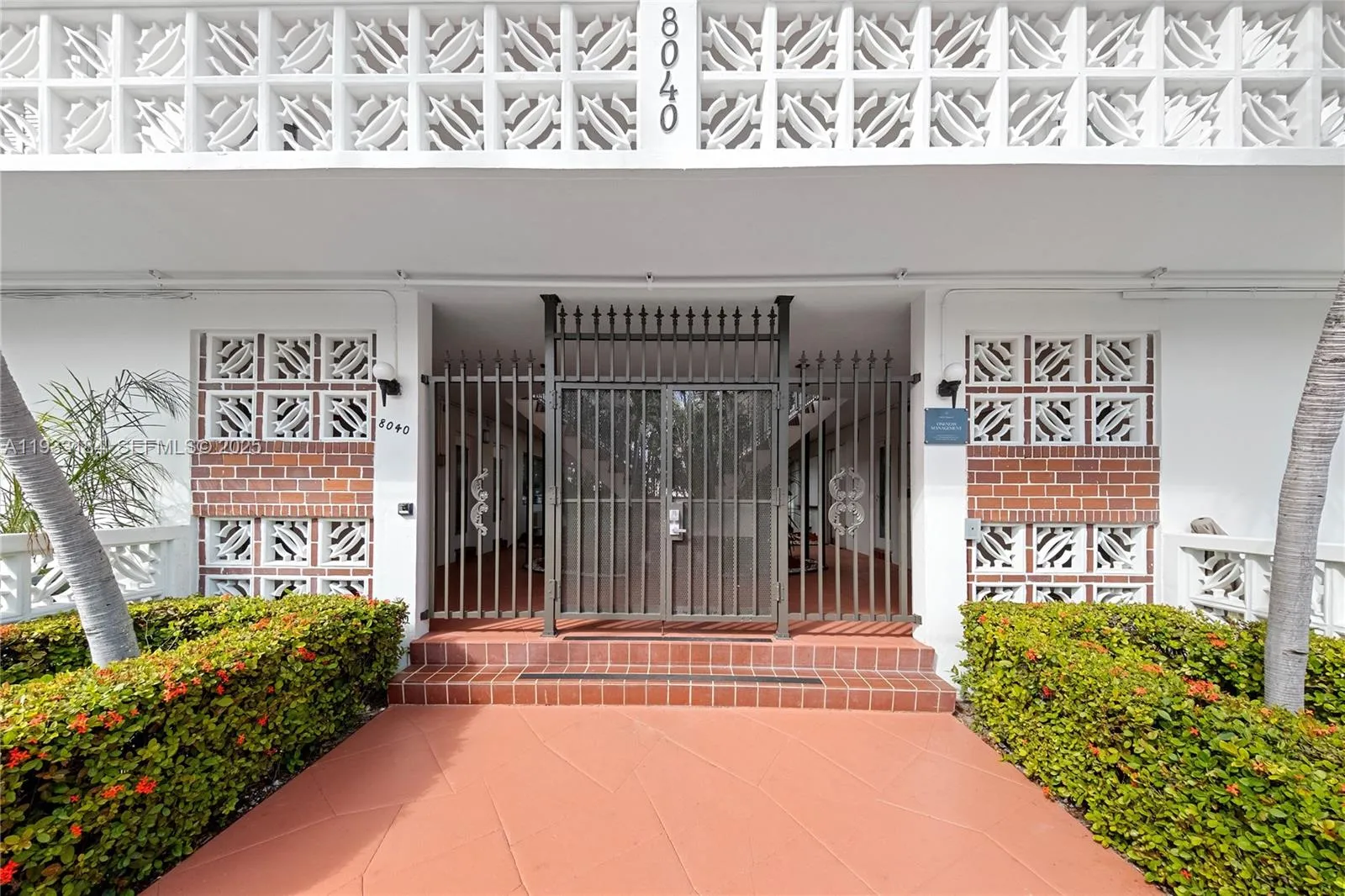8040 Tatum Waterway Dr # 11, Miami Beach FL 33141