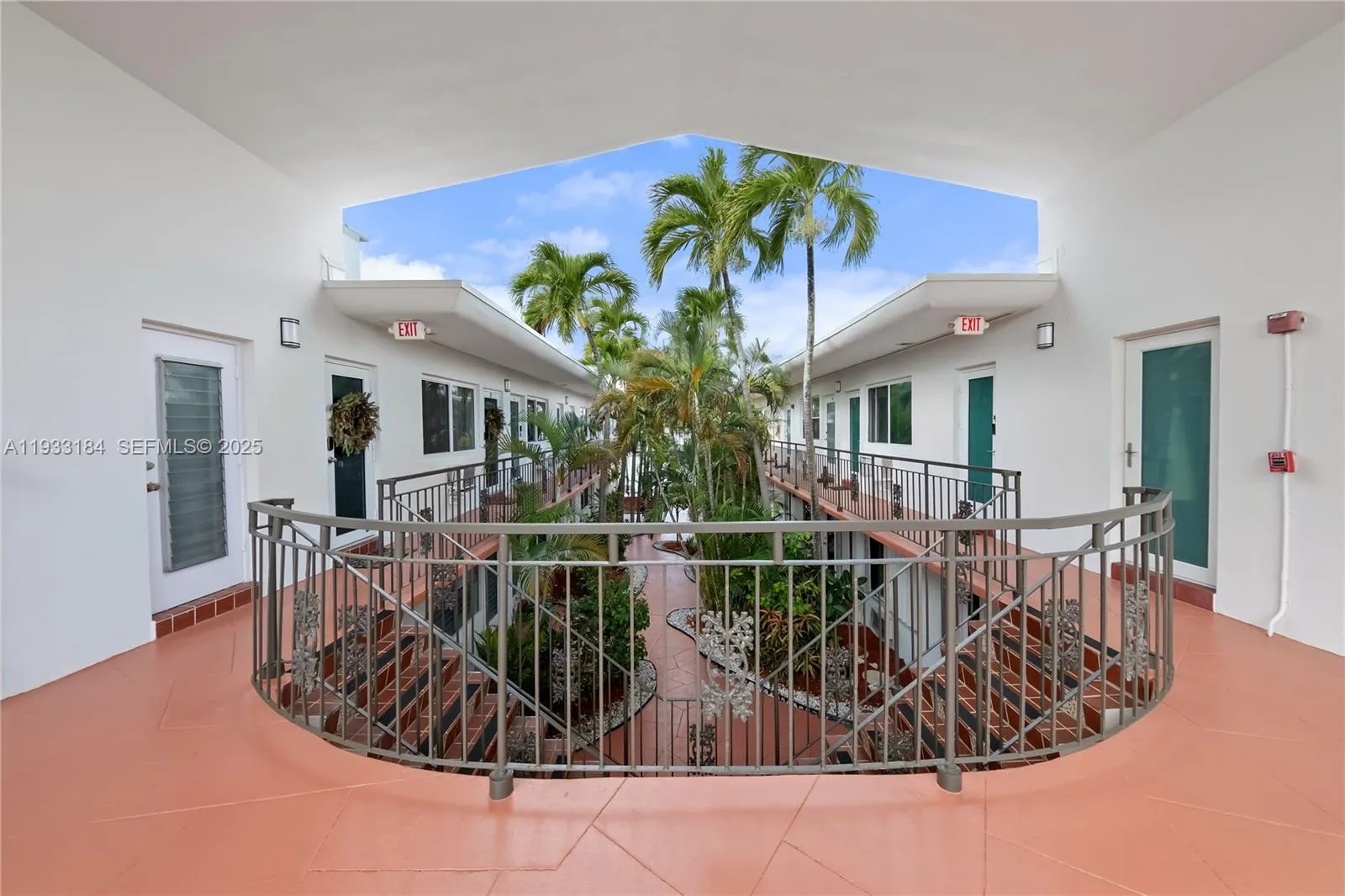 8040 Tatum Waterway Dr # 11, Miami Beach FL 33141