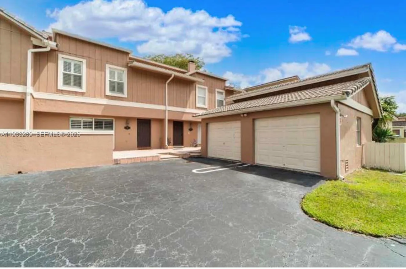 3 bedroom 2 bath for sale at 4341 Coral Springs Dr # 1G, Coral Springs FL 33065