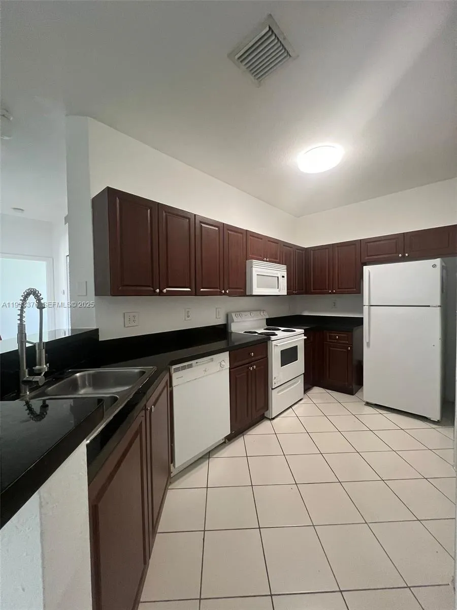 3 bedroom 2 bath for sale at 7200 NW 177th St # 7, Hialeah FL 33015