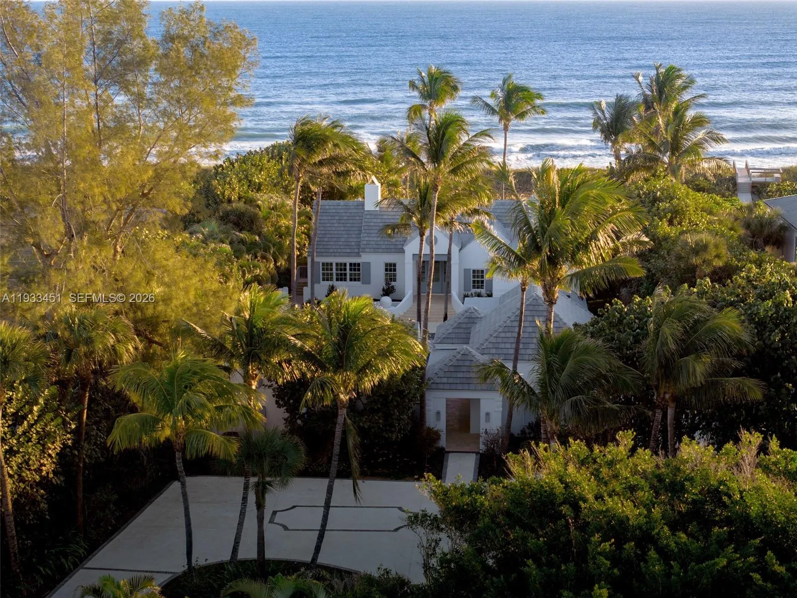 4 bedroom 5 bath for sale at 43 N Beach Rd, Jupiter Island FL 33455