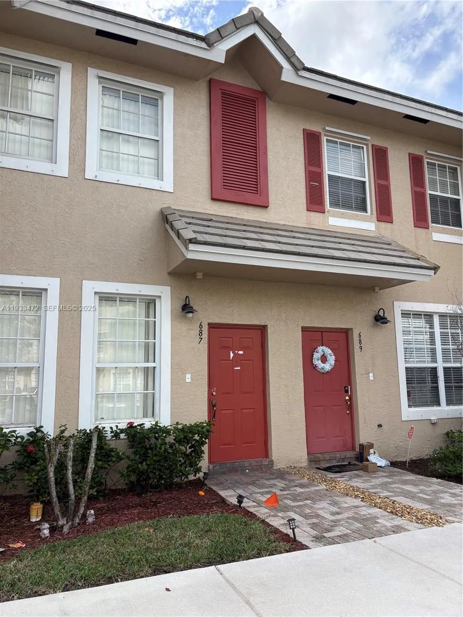 2 bedroom 2 bath for sale at 687 NW 42nd Ave, Plantation FL 33317