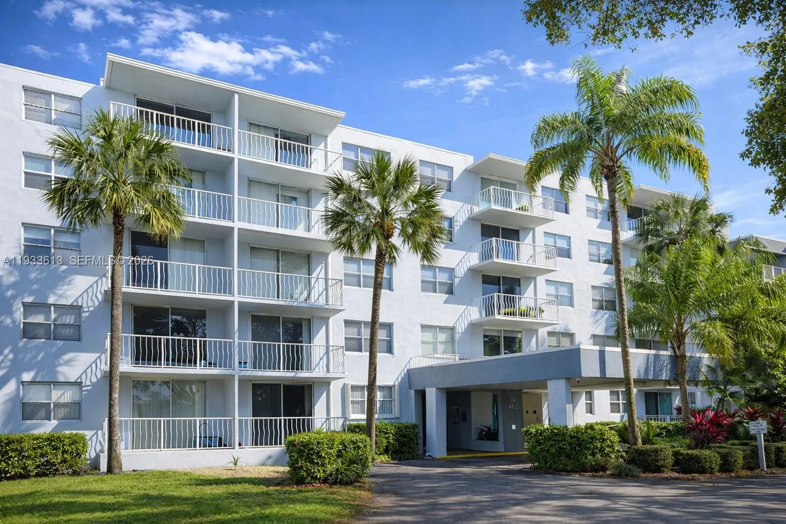 1 bedroom 1 bath for sale at 470 Executive Center Dr # 2D, West Palm Beach FL 33401