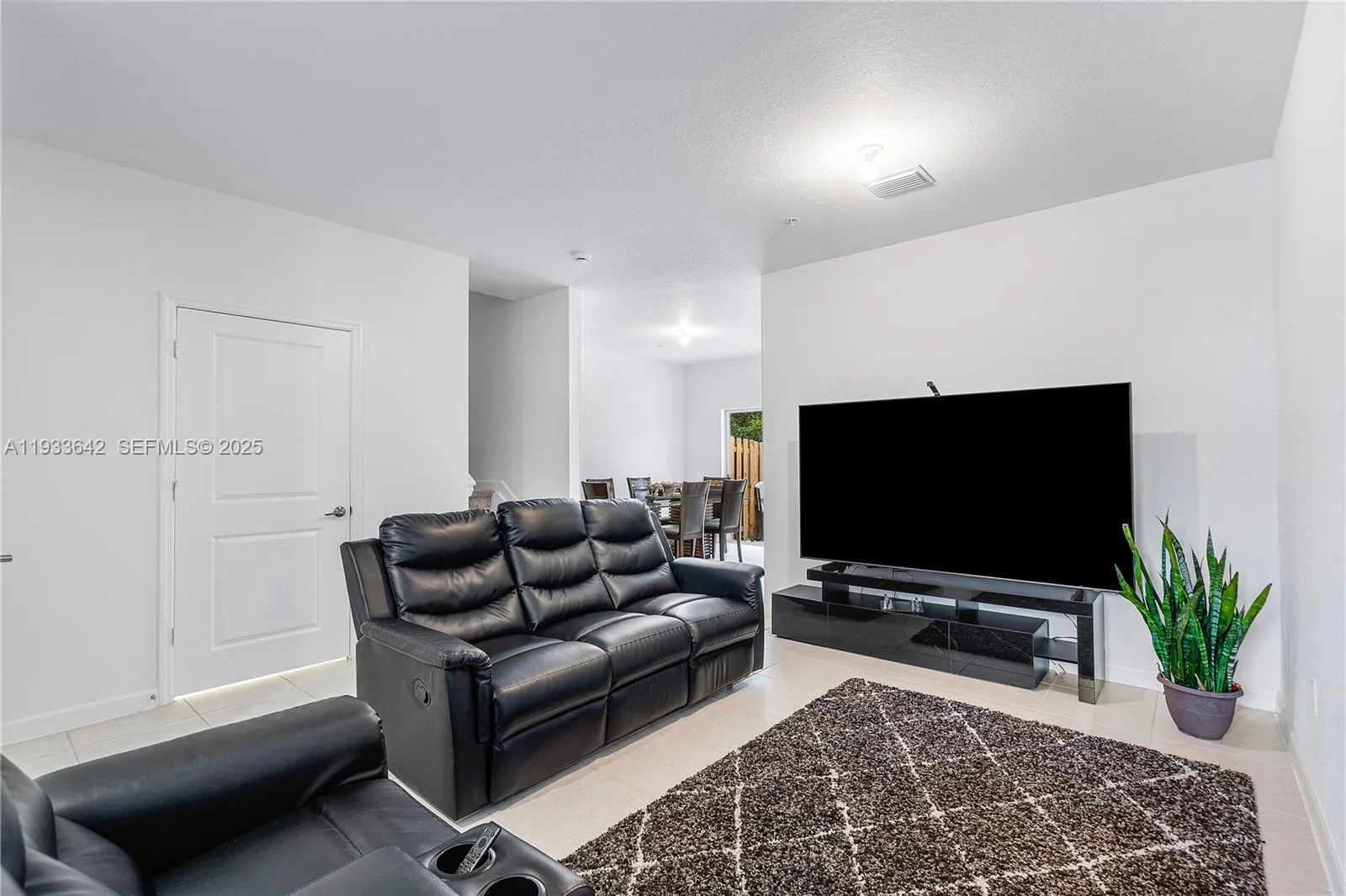 2781 NW 55th Way, Lauderhill FL 33313