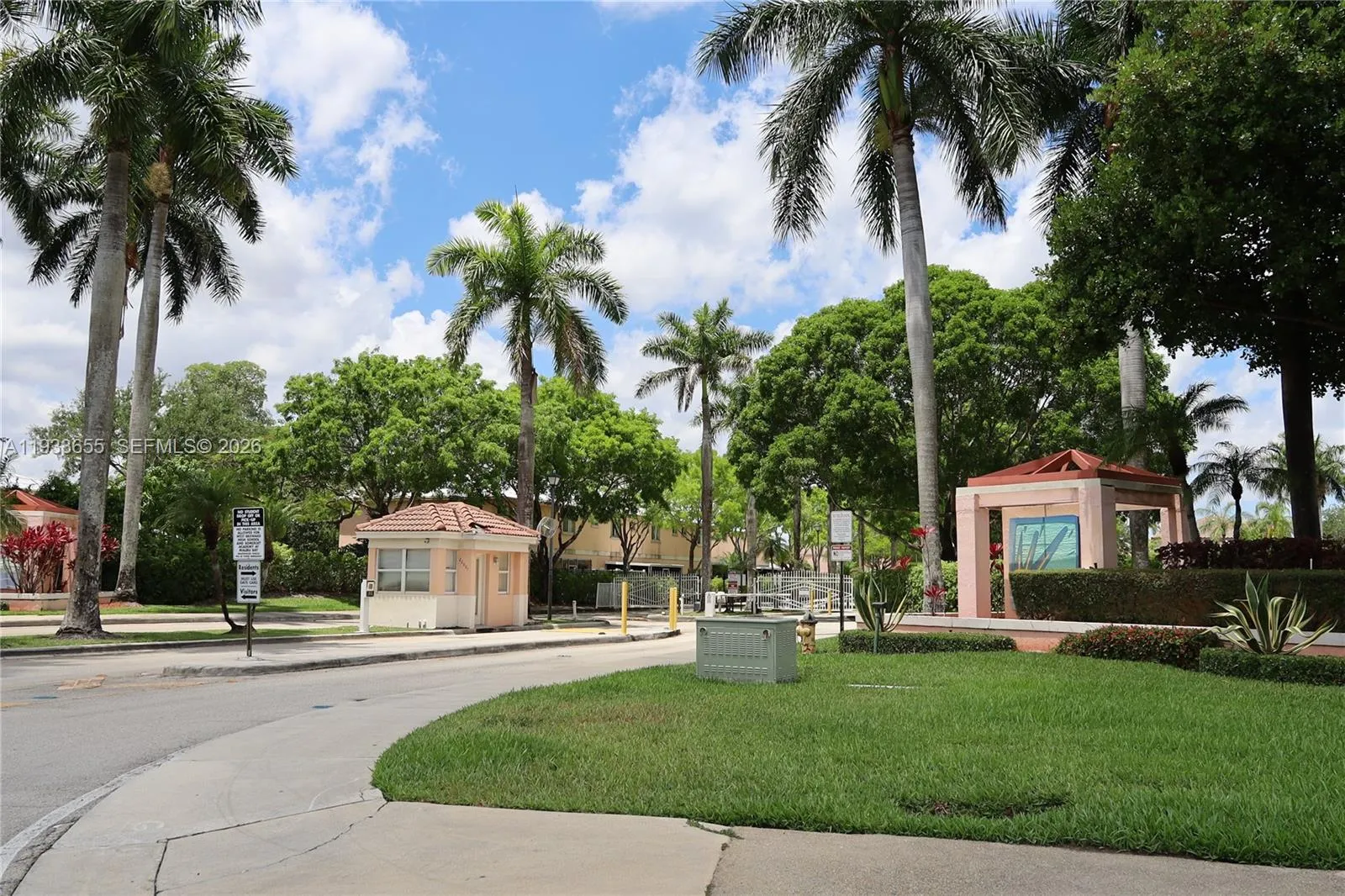 20816 NW 2nd St, Pembroke Pines FL 33029
