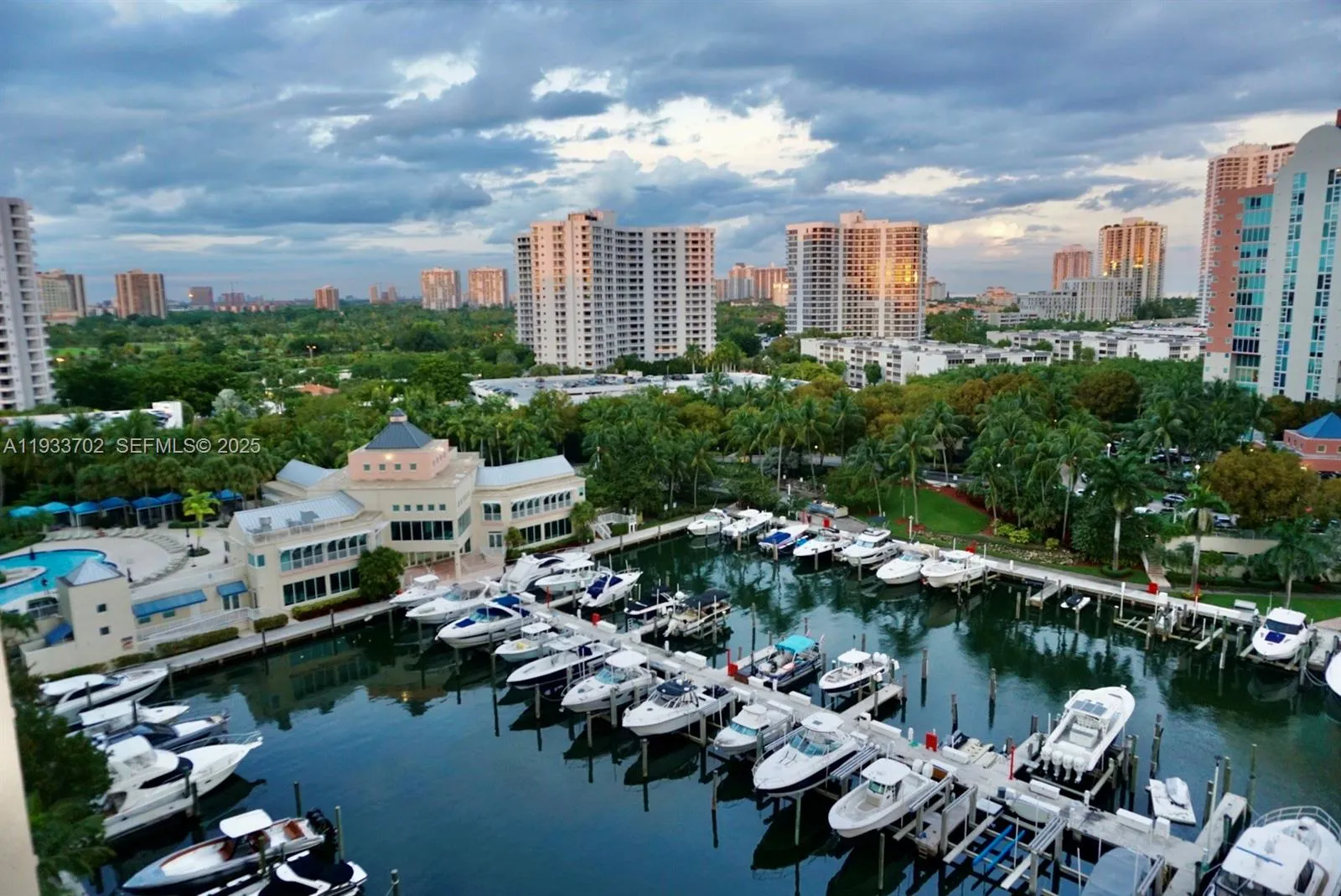 3 bedroom 2 bath for sale at 3330 NE 190th St # 1112, Aventura FL 33180