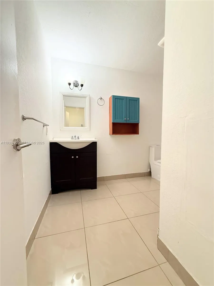2950 Griffin Rd, Dania Beach FL 33312