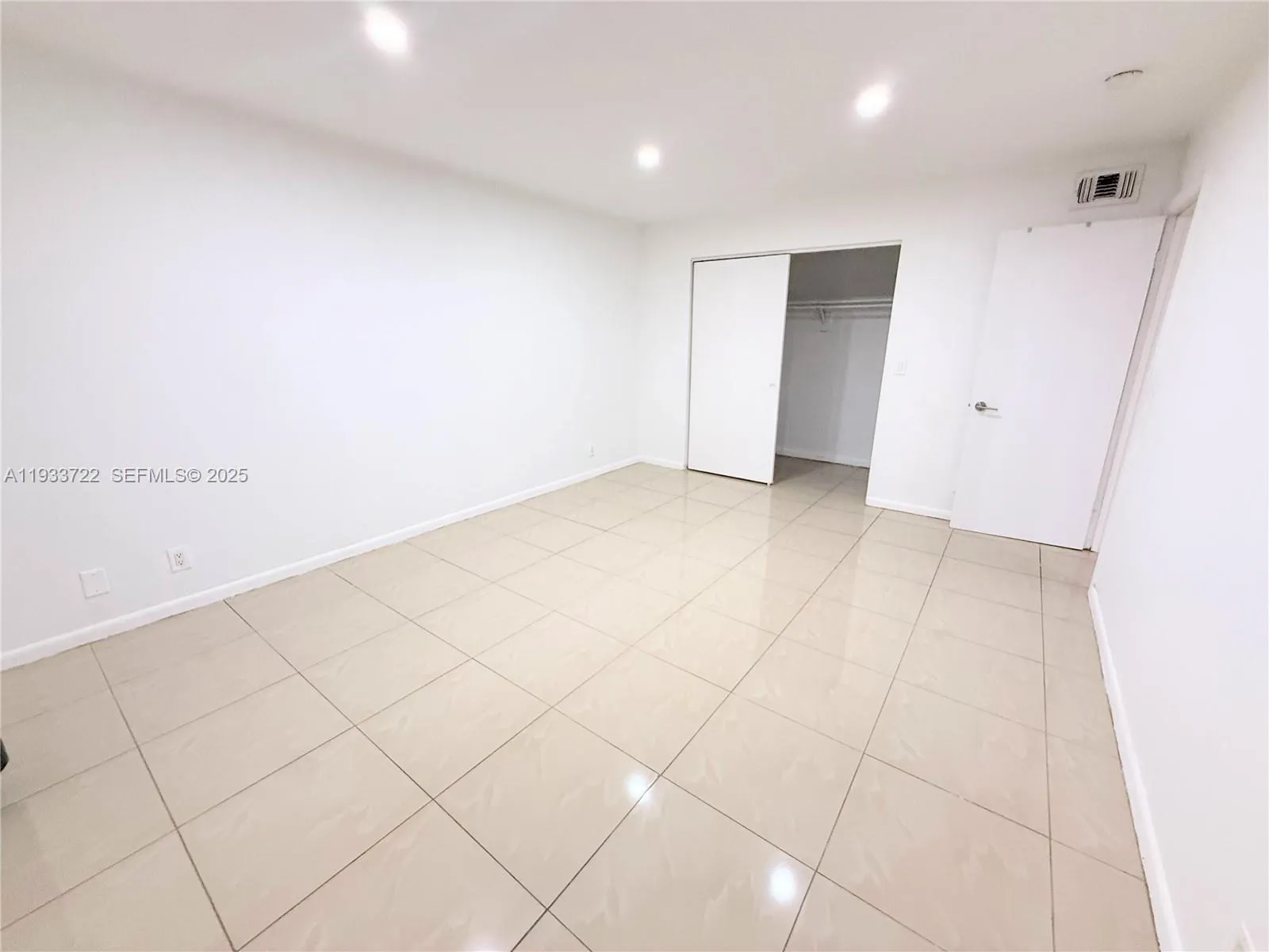 2950 Griffin Rd, Dania Beach FL 33312