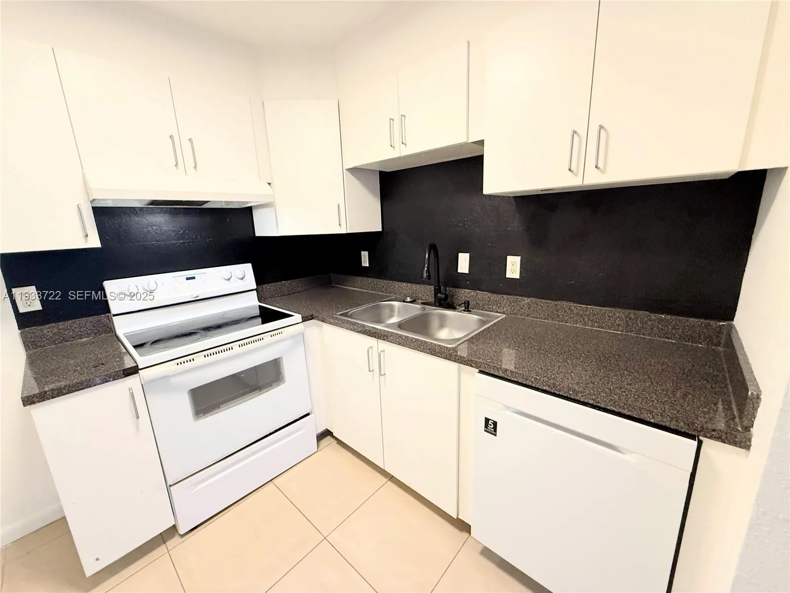 2950 Griffin Rd, Dania Beach FL 33312
