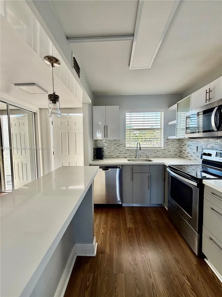 8350 Sunrise Lakes Blvd # 202, Sunrise FL 33322