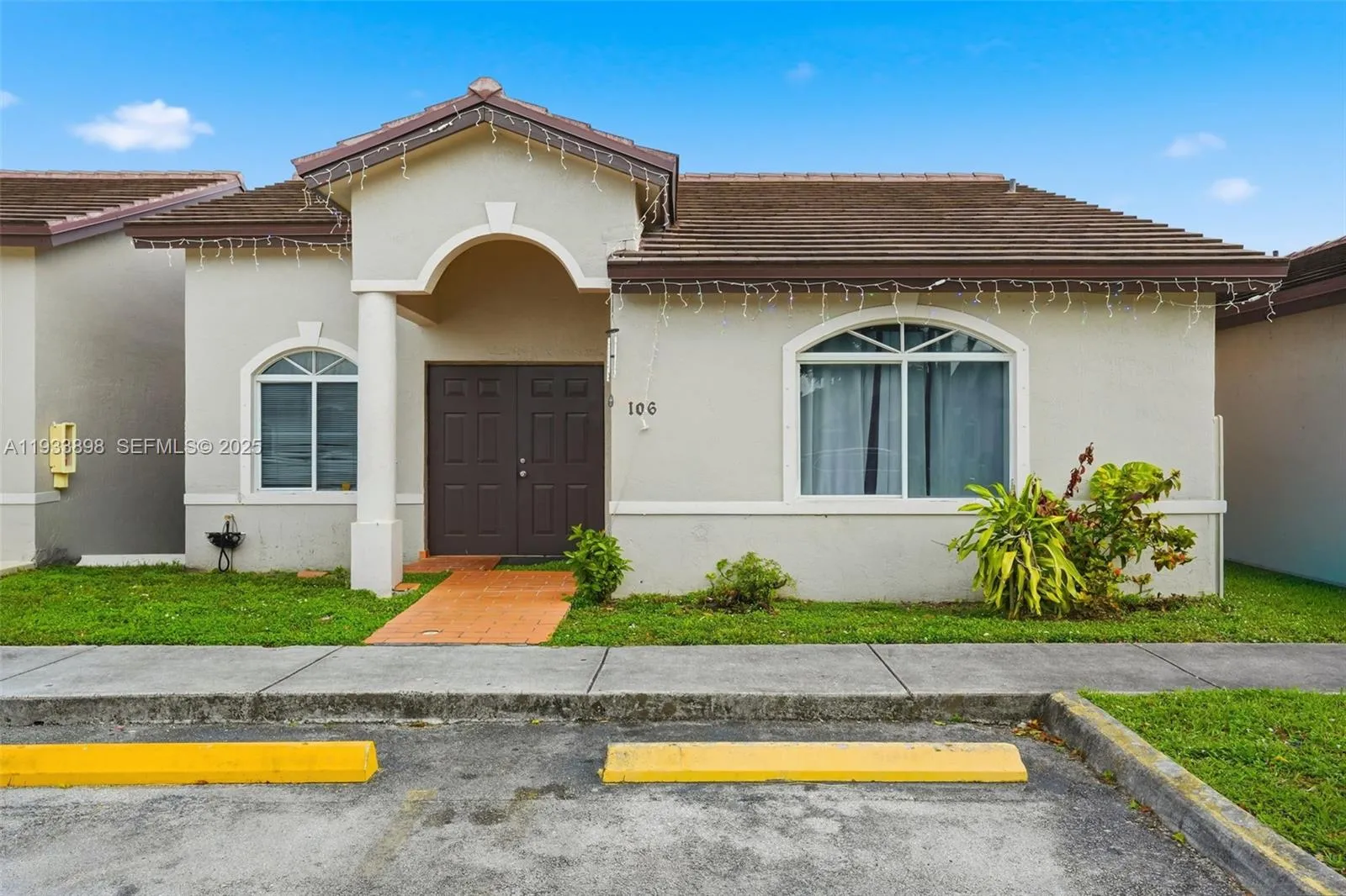 3 bedroom 2 bath for sale at 18615 NW 84th Court # 1, Hialeah FL 33015