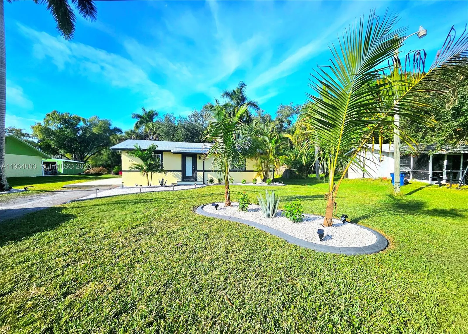 3 bedroom 2 bath for sale at 137 DOW LN, Fort Myers FL 33917