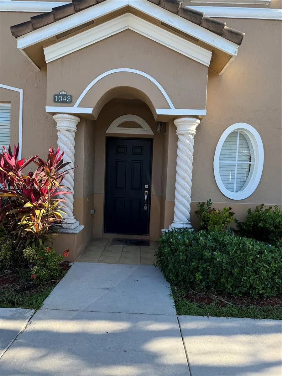 4 bedroom 3 bath for sale at 1043 SE 23rd Ave, Homestead FL 33035