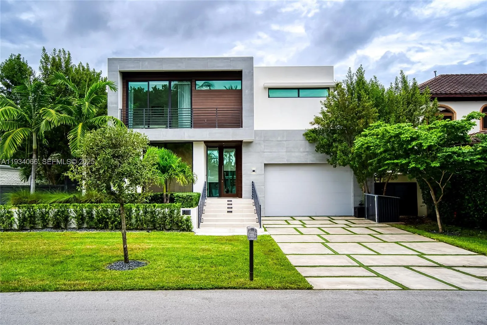 5 bedroom 5 bath for sale at 311 SE 189th St., Sunny Isles Beach FL 33160