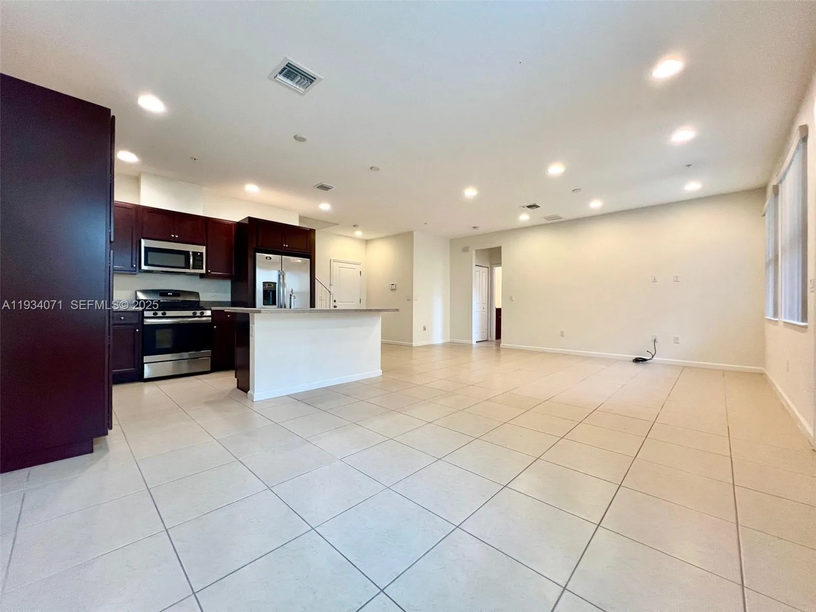 12585 NW 32nd Mnr, Sunrise FL 33323