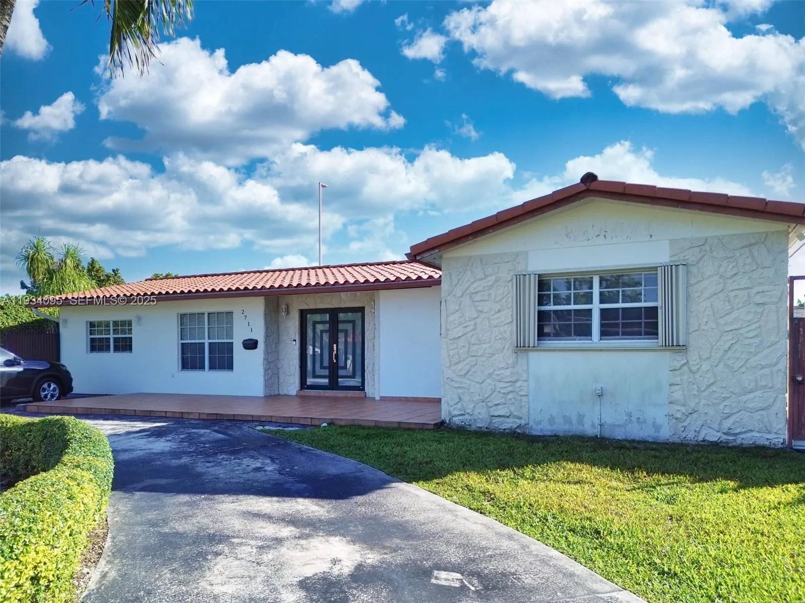 5 bedroom 4 bath for sale at 2711 SW 117th Ct, Miami FL 33175
