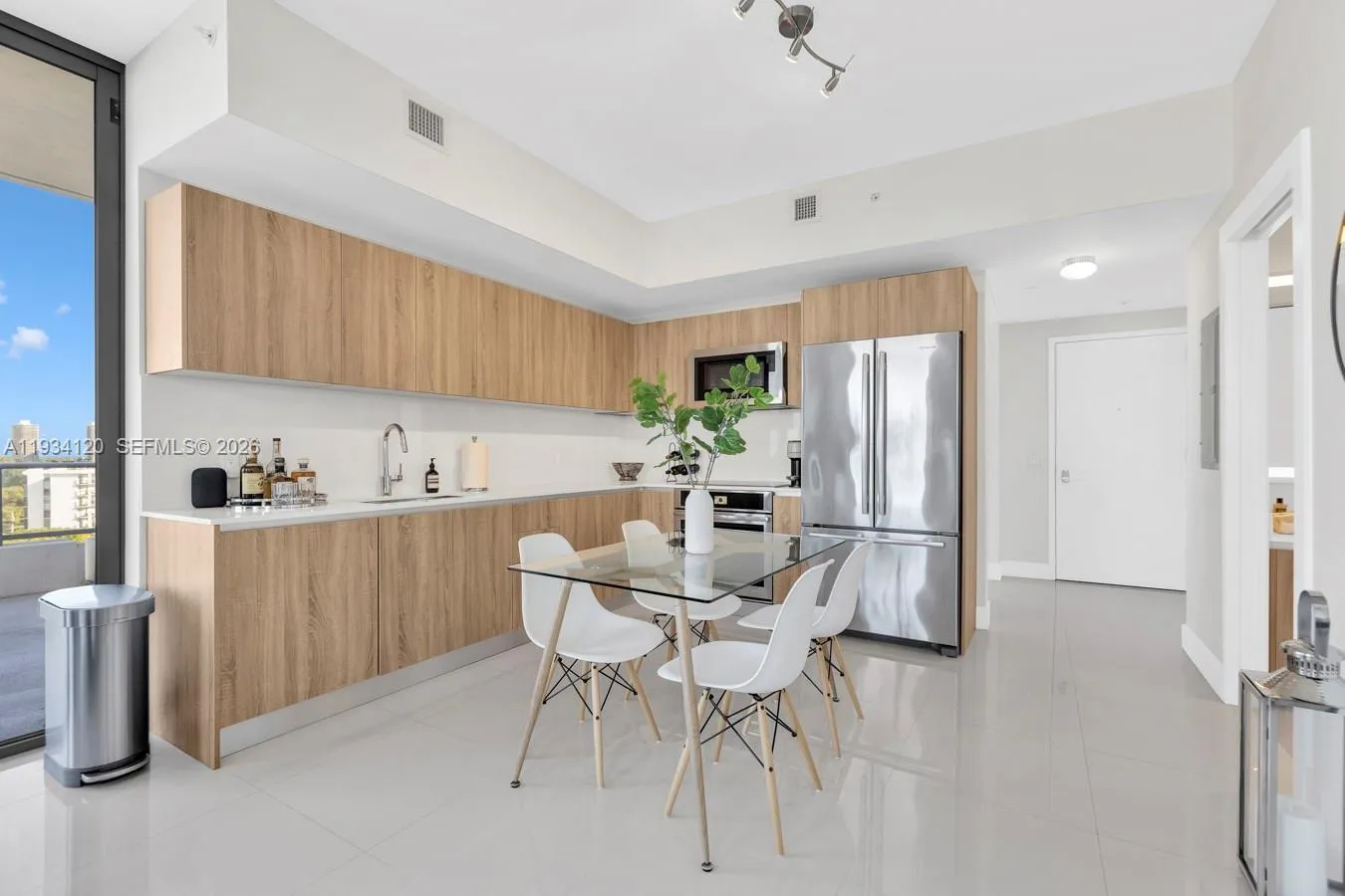 2960 NE 207 St # 810, Aventura FL 33180