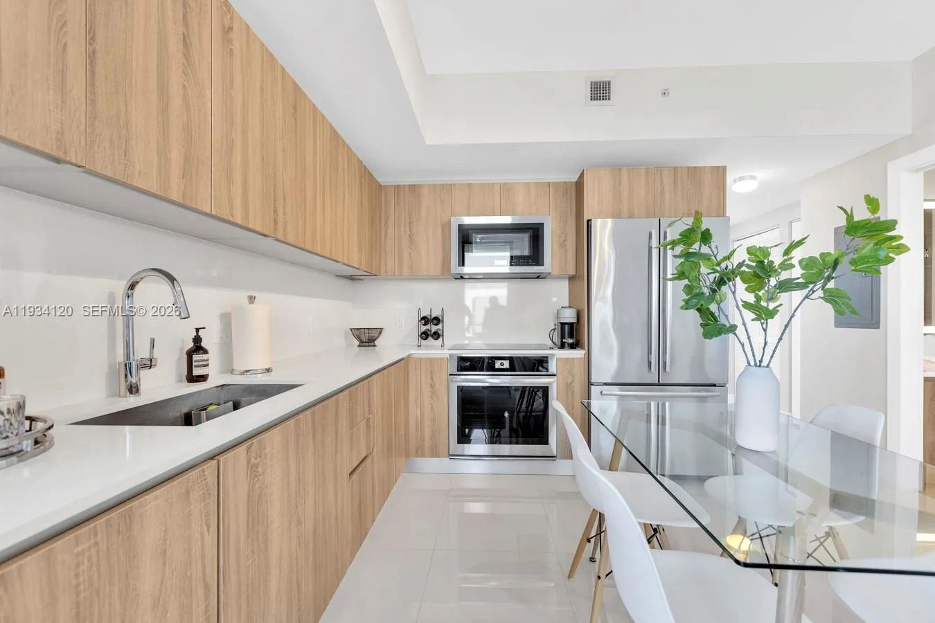 2960 NE 207 St # 810, Aventura FL 33180