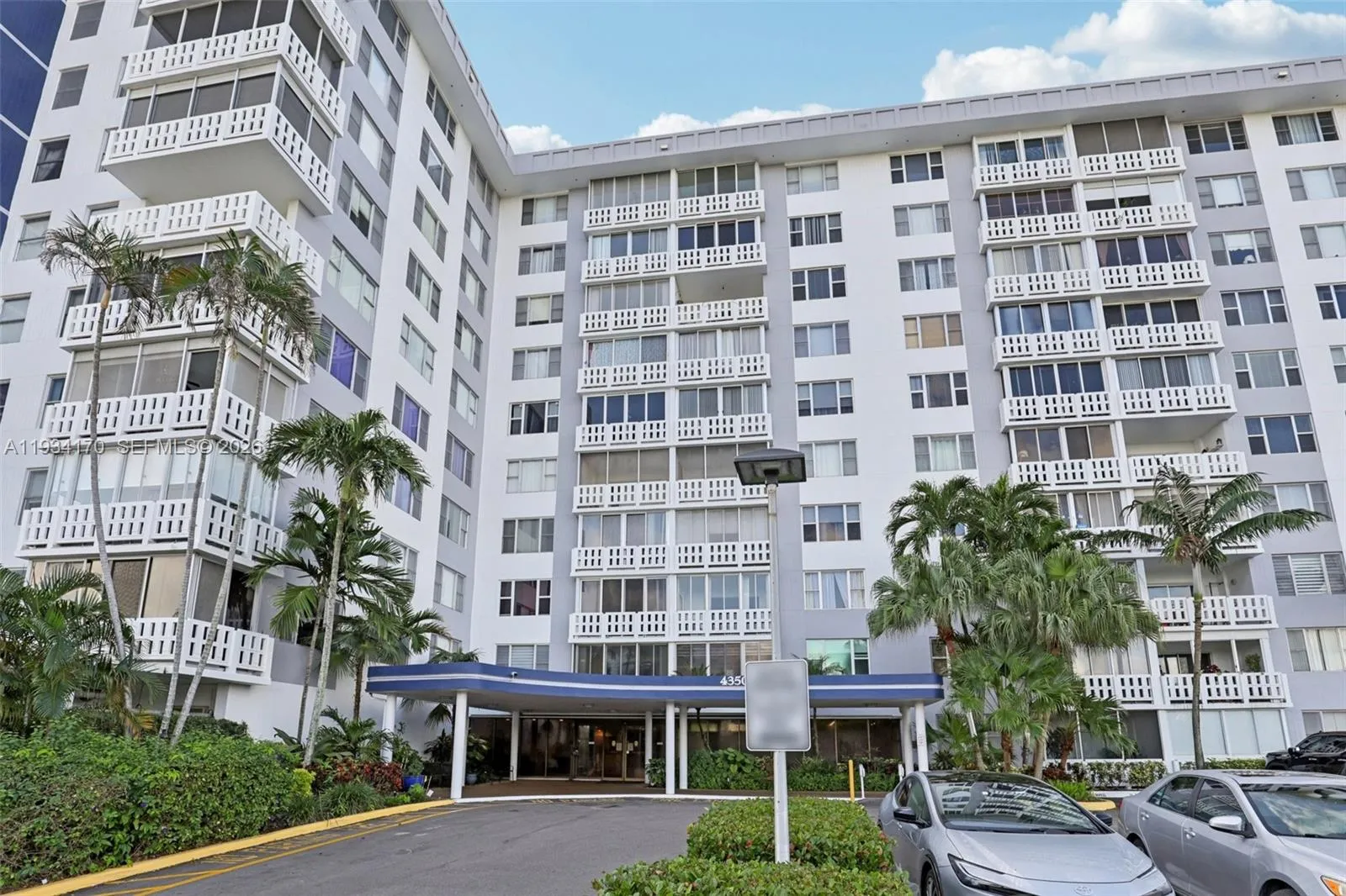 2 bedroom 2 bath for sale at 4350 Hillcrest Dr # 702, Hollywood FL 33021