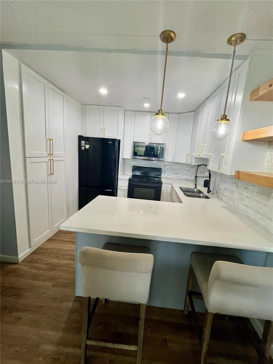 1750 W 56th St # 211, Hialeah FL 33012