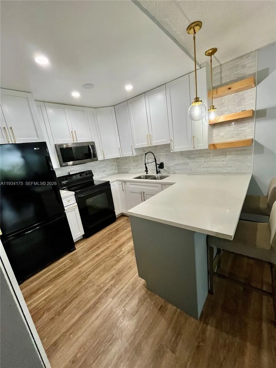 1750 W 56th St # 211, Hialeah FL 33012