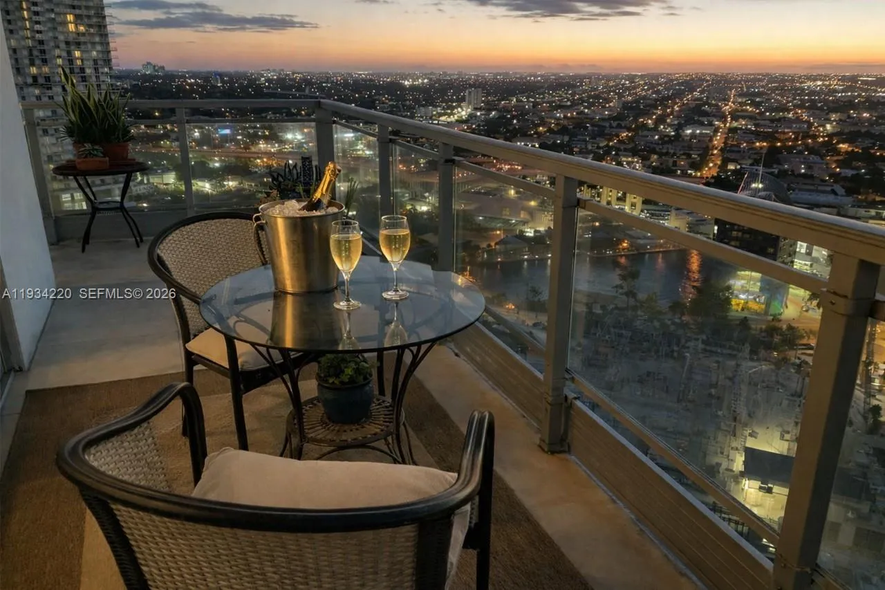 1 bedroom 1 bath for sale at 90 SW 3rd St # 2109, Miami FL 33130