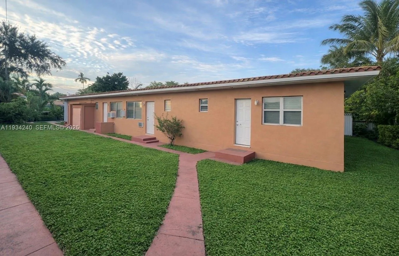 3080 SW 1st St, Miami FL 33135