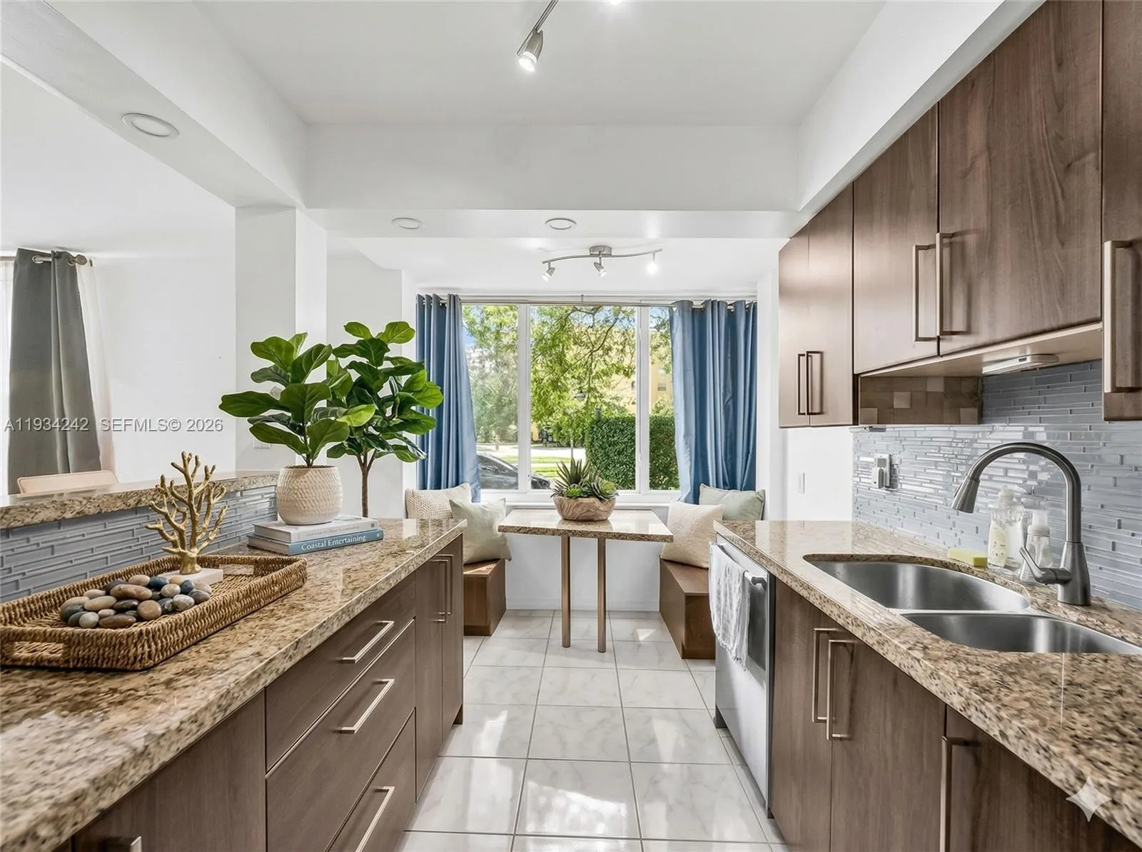 2 bedroom 2 bath for sale at 250 180th Dr # 155, Sunny Isles Beach FL 33160