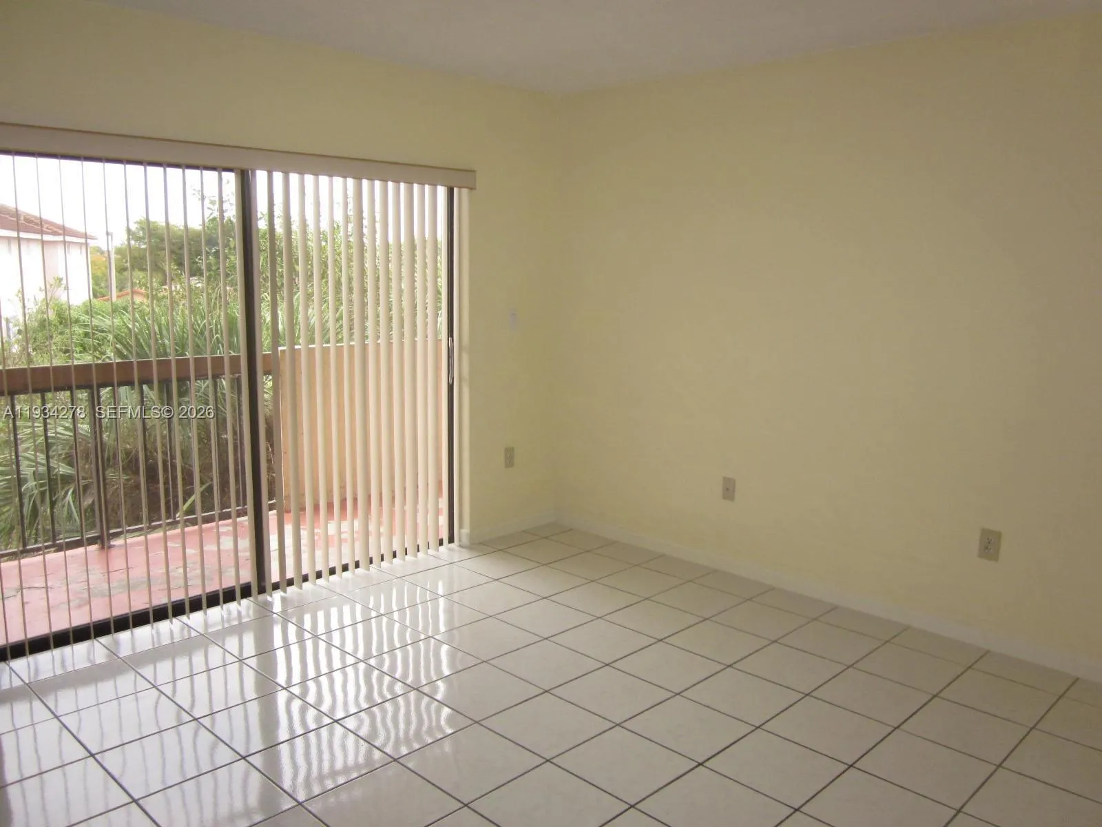 1121 SW 122 AV # 314, Miami FL 33184