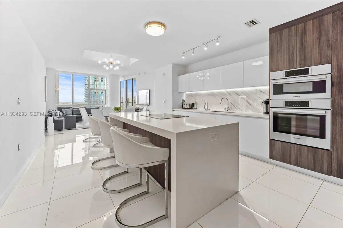 851 NE 1st Avenue # 2601, Miami FL 33132