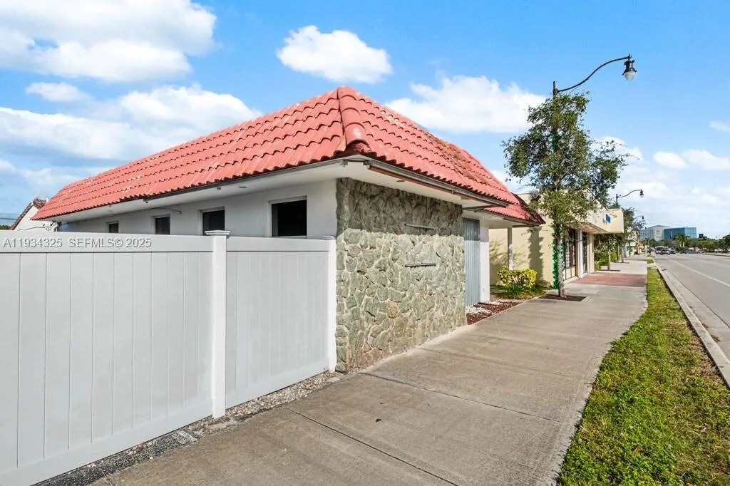 for sale at 4749 Hollywood Blvd, Hollywood FL 33021