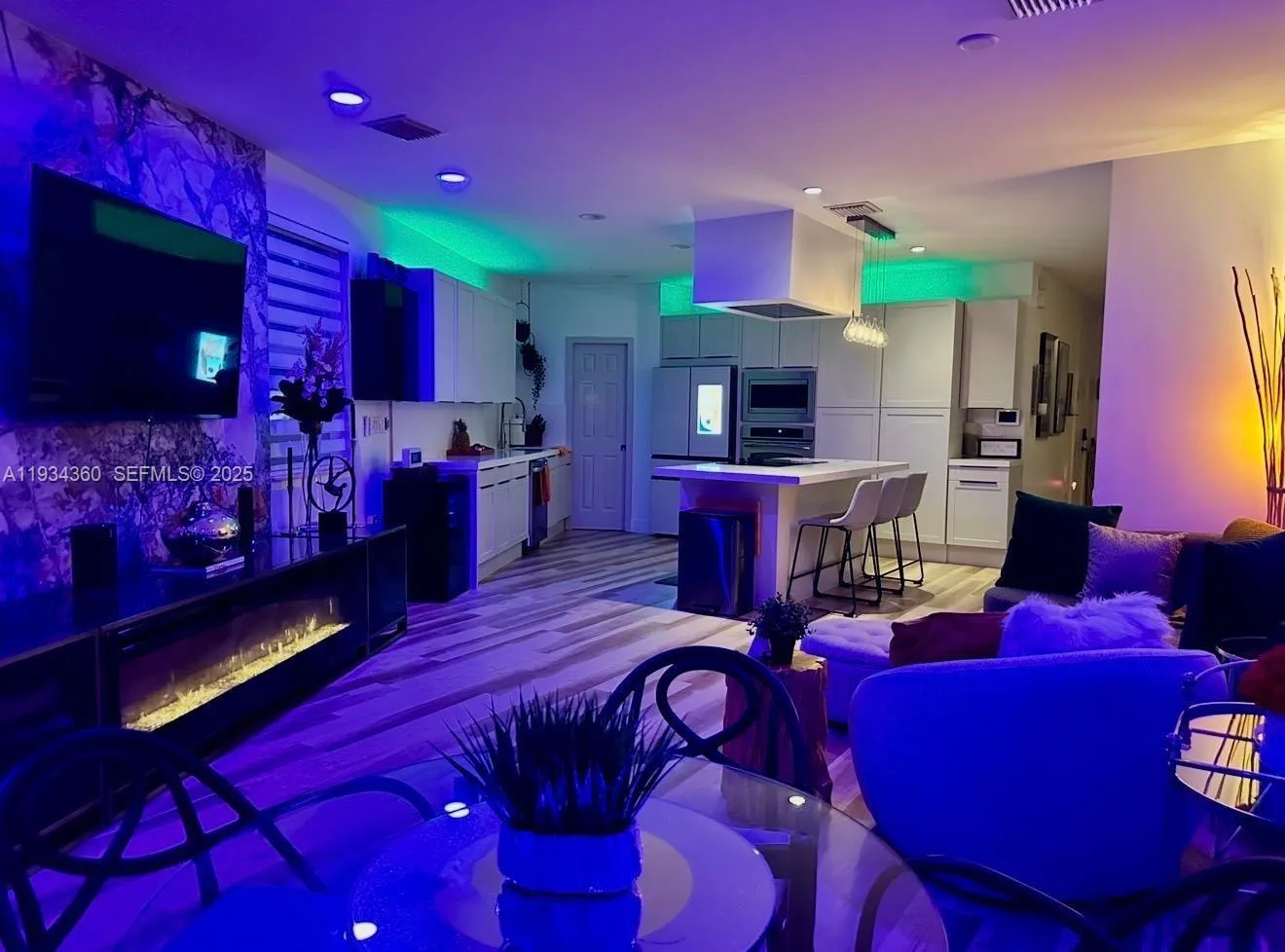 3 bedroom 3 bath for sale at 407 SW 5th St, Fort Lauderdale FL 33315