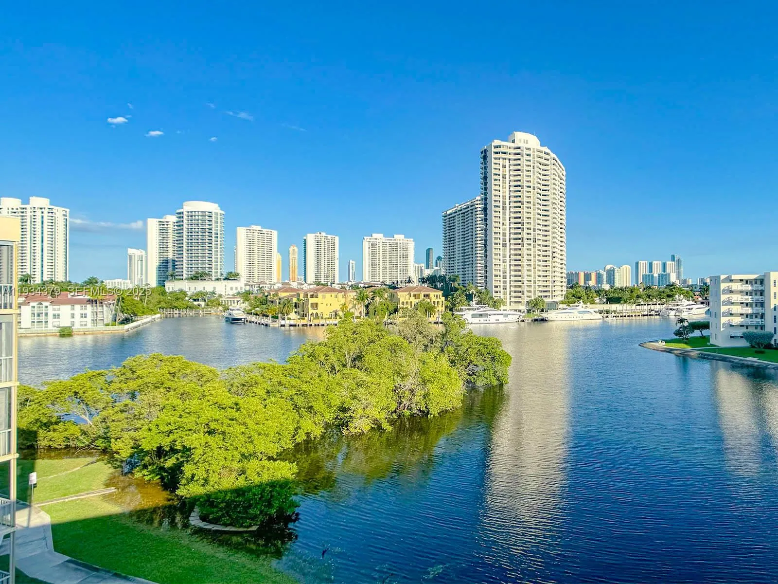 1 bedroom 1 bath for sale at 2930 Point East Dr # E601, Aventura FL 33160