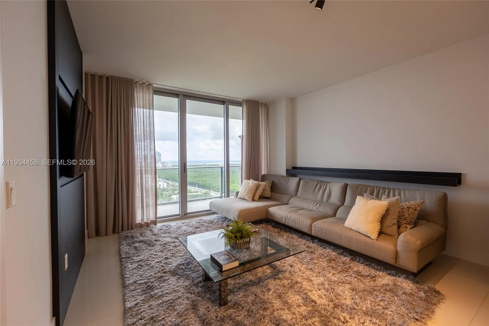 2 bedroom 2 bath for sale at 16385 Biscayne Blvd # 3117, North Miami Beach FL 33160