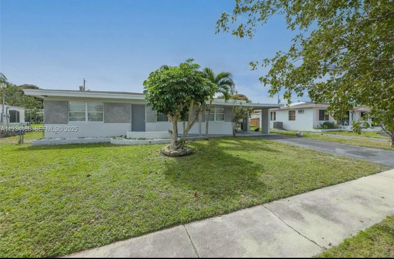 3 bedroom 2 bath for sale at 2960 SW 2nd Ct, Fort Lauderdale FL 33312